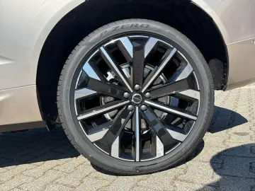 VOLVO XC60 B5 AWD Ultra Dark