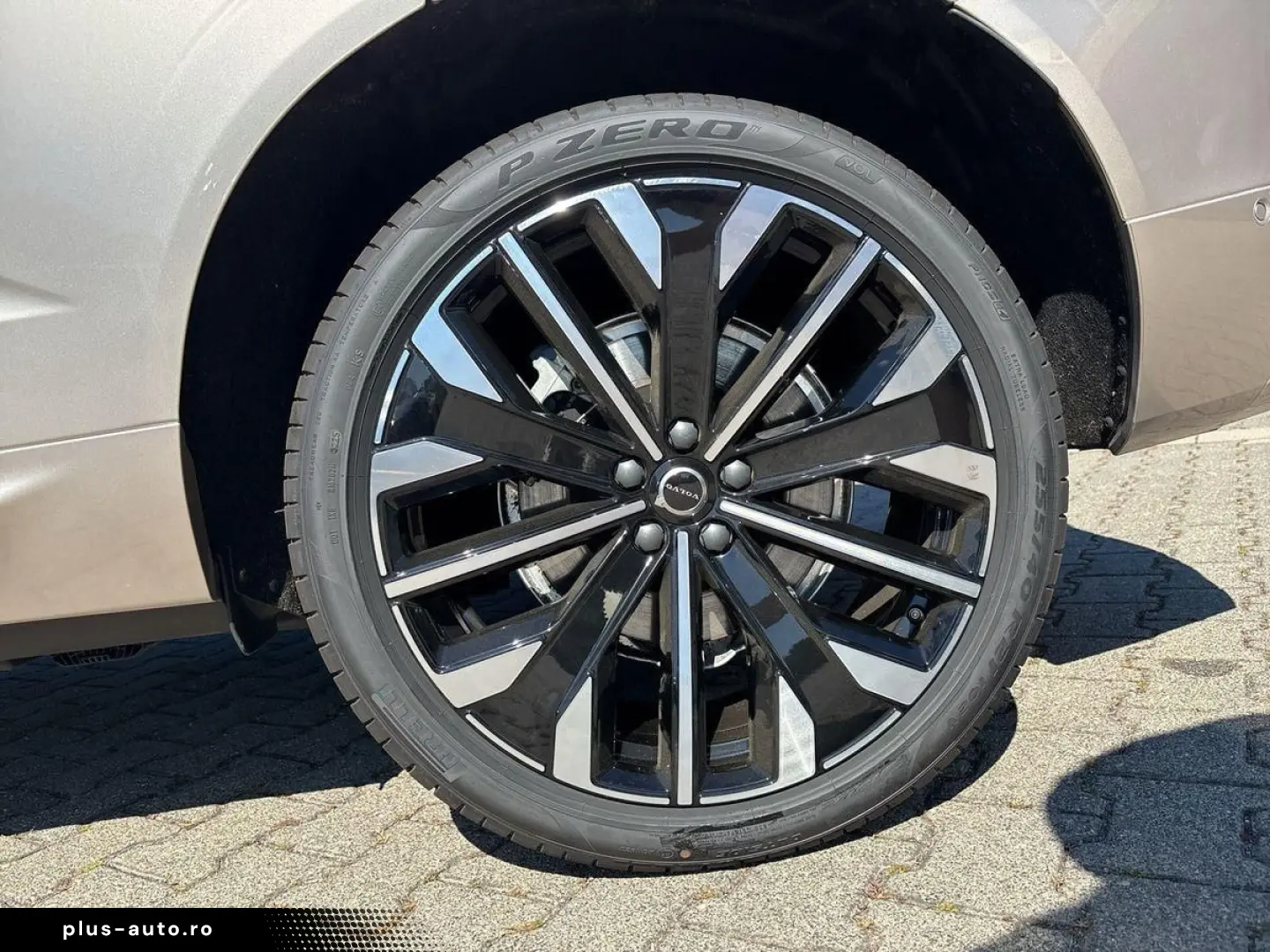 VOLVO XC60 B5 AWD Ultra Dark