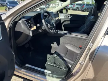 VOLVO XC60 B5 AWD Ultra Dark