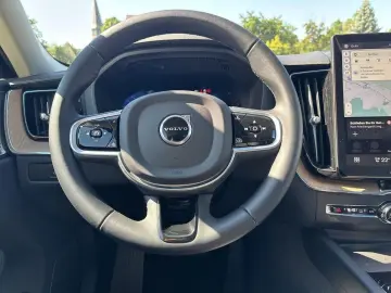 VOLVO XC60 B5 AWD Ultra Dark