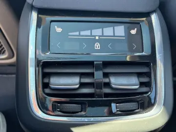 VOLVO XC60 B5 AWD Ultra Dark