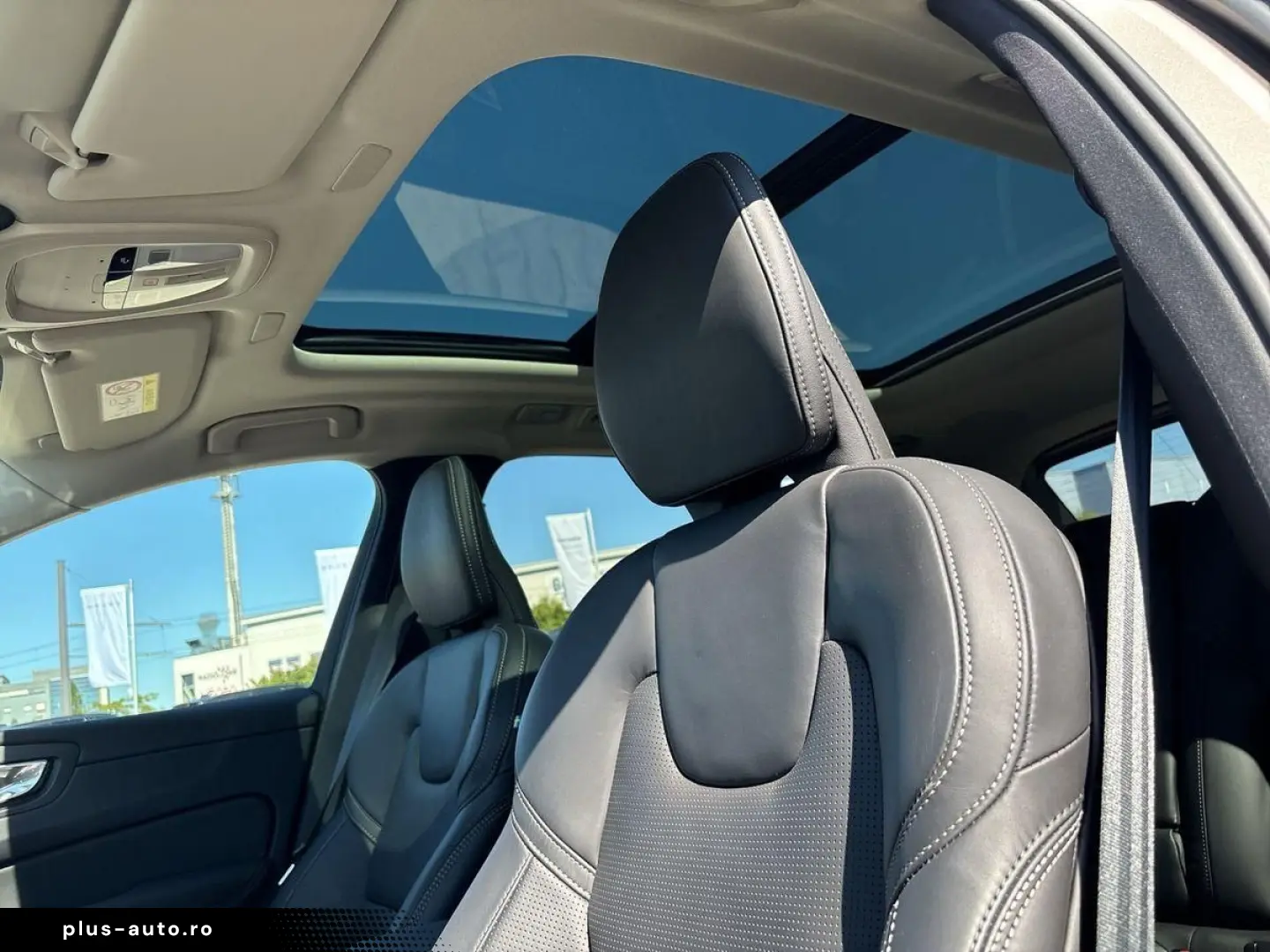 VOLVO XC60 B5 AWD Ultra Dark