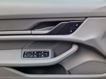 PORSCHE Taycan HuD 360 Pano Perf-Batt  Servo  HomeLink