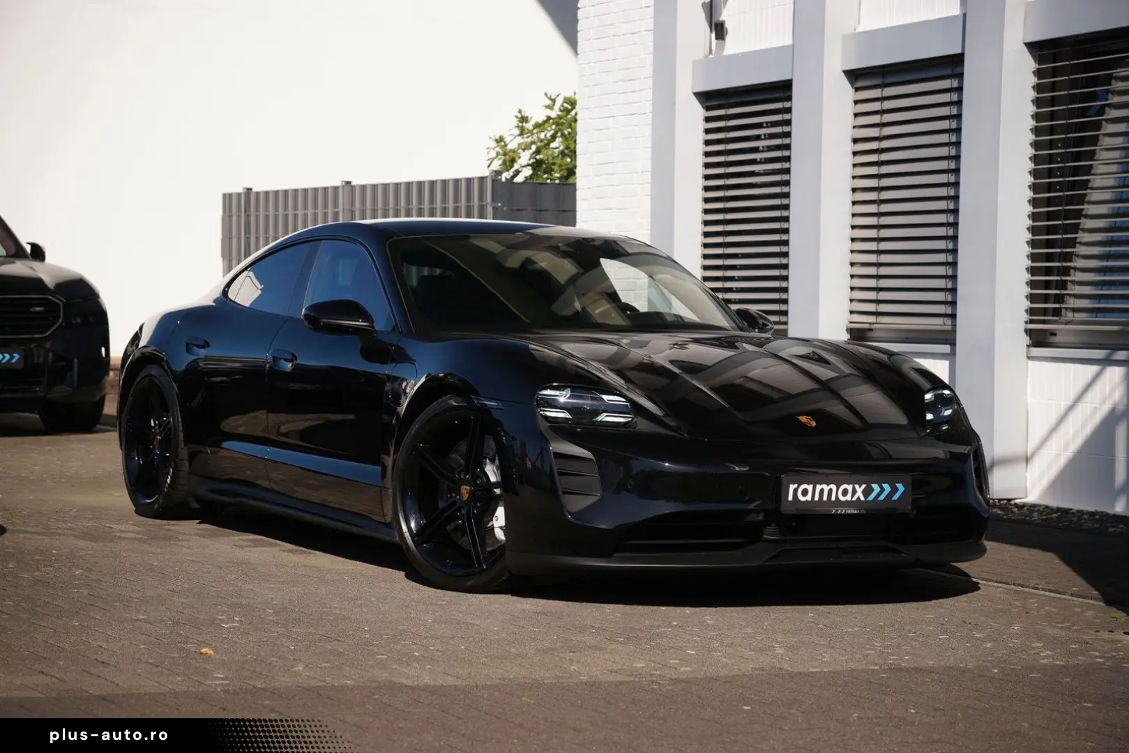 PORSCHE Taycan GTS ACC-PDCC-PSCB-PANO-HINTERACHSL.-VOLL