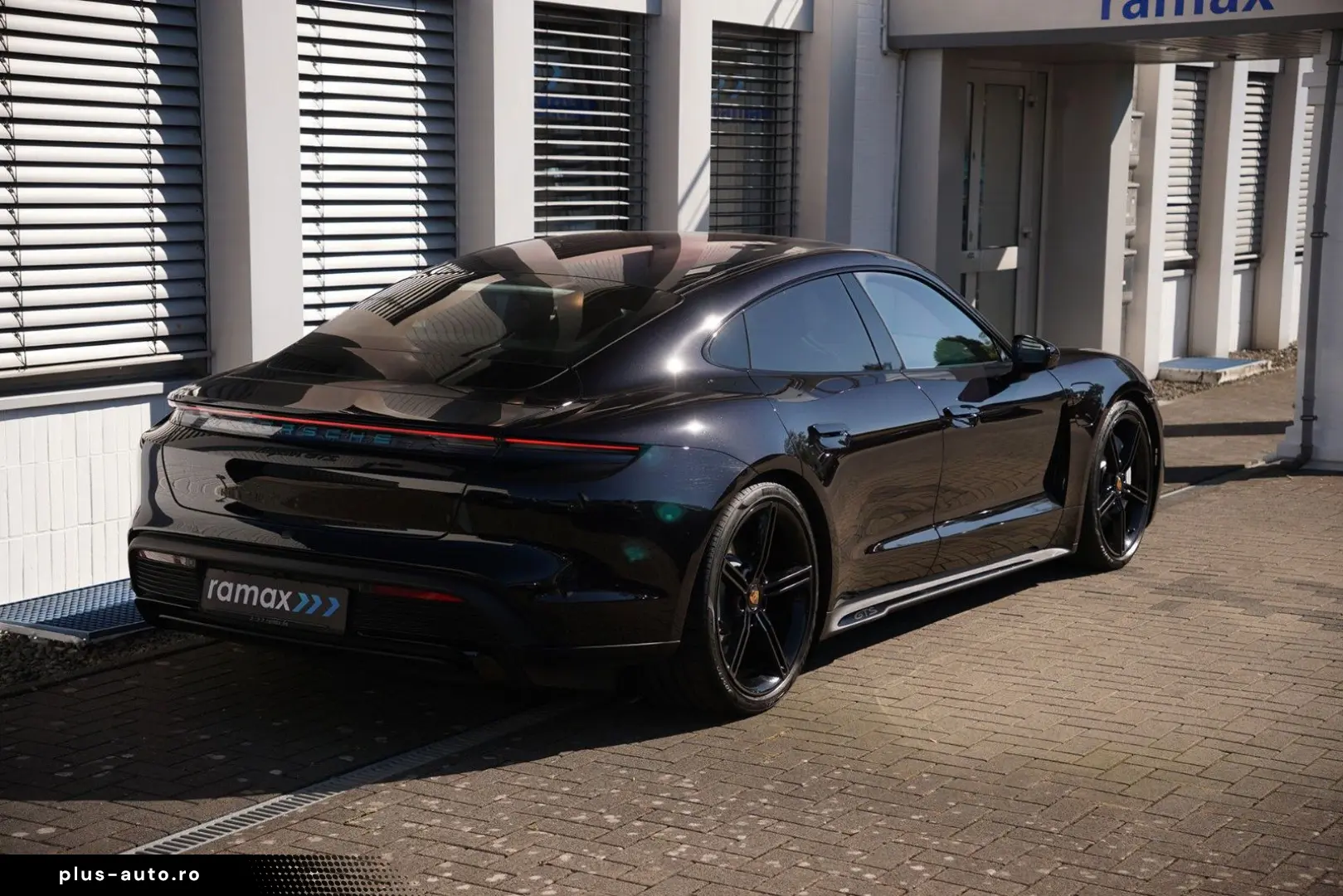 PORSCHE Taycan GTS ACC-PDCC-PSCB-PANO-HINTERACHSL.-VOLL