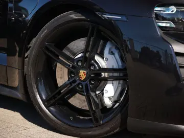 PORSCHE Taycan GTS ACC-PDCC-PSCB-PANO-HINTERACHSL.-VOLL