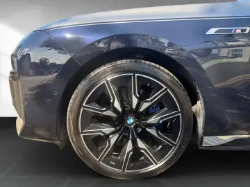 BMW i7 M70 xDrive Two Tone Gran Lusso TV Lounge-Seat