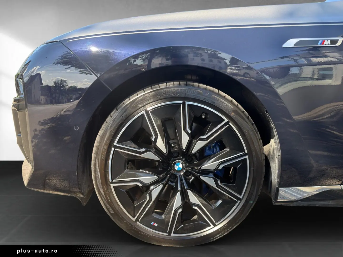 BMW i7 M70 xDrive Two Tone Gran Lusso TV Lounge-Seat