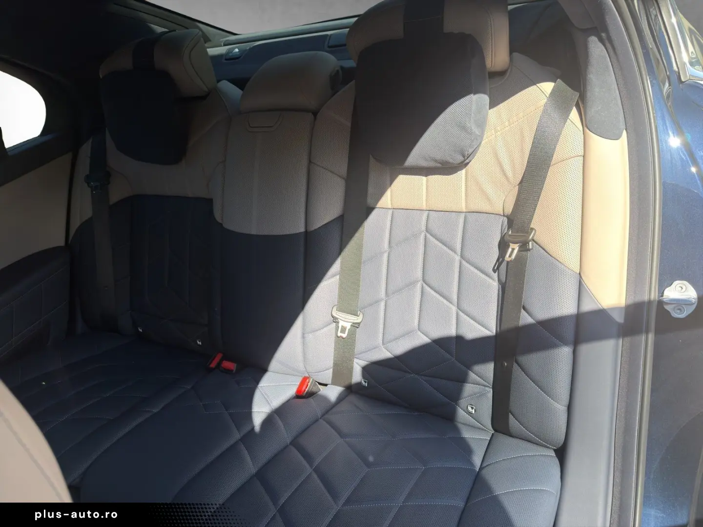 BMW i7 M70 xDrive Two Tone Gran Lusso TV Lounge-Seat