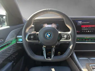 BMW i7 M70 xDrive Two Tone Gran Lusso TV Lounge-Seat