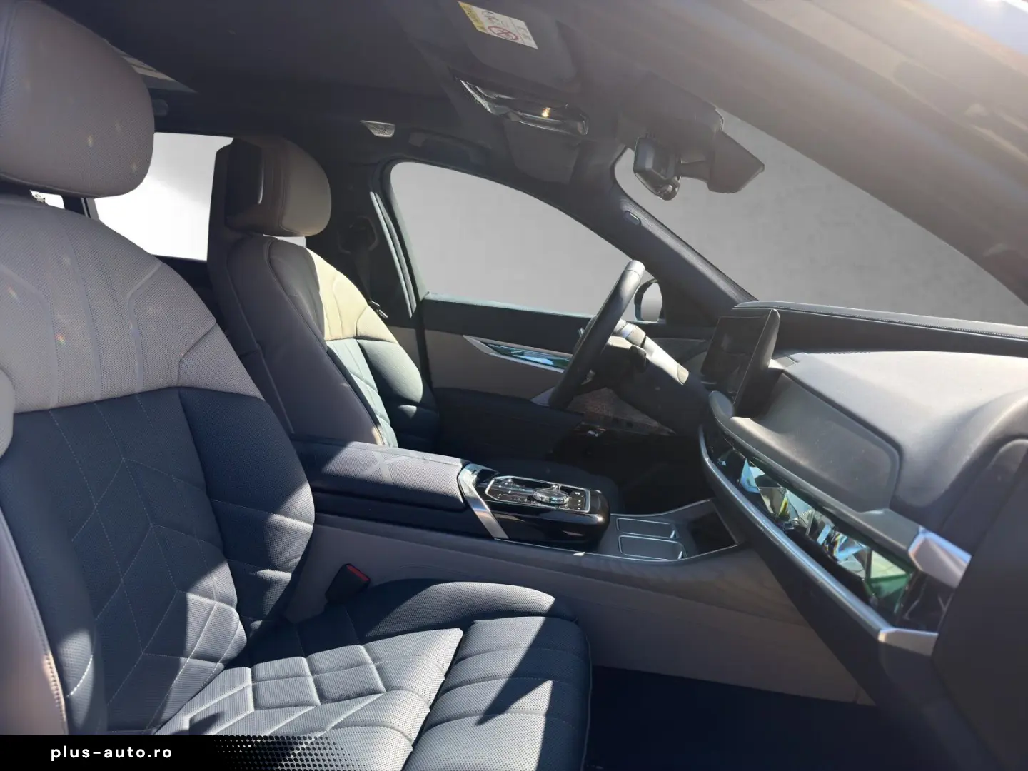 BMW i7 M70 xDrive Two Tone Gran Lusso TV Lounge-Seat