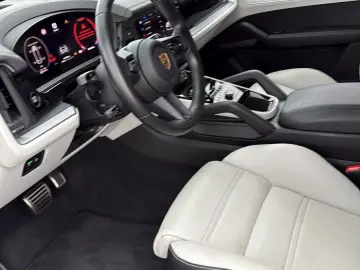 PORSCHE Cayenne Coupe S Luftf Bose 22 Zoll Approved 2028