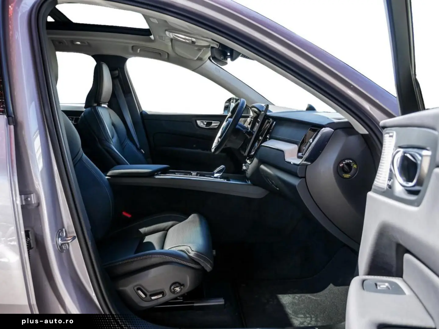 VOLVO XC60 T8 Ultra Dark Recharge Plug-In Hybrid