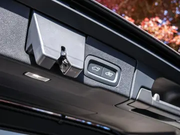 VOLVO XC60 T8 Ultra Dark Recharge Plug-In Hybrid