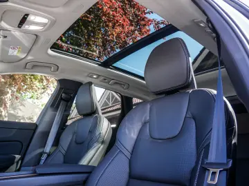 VOLVO XC60 T8 Ultra Dark Recharge Plug-In Hybrid