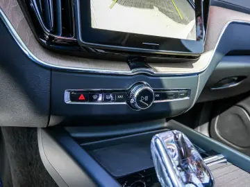 VOLVO XC60 T8 Ultra Dark Recharge Plug-In Hybrid