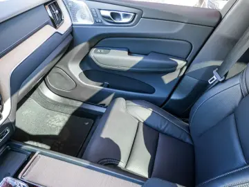 VOLVO XC60 T8 Ultra Dark Recharge Plug-In Hybrid