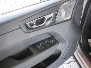 VOLVO XC60 T8 Ultra Dark Recharge Plug-In Hybrid