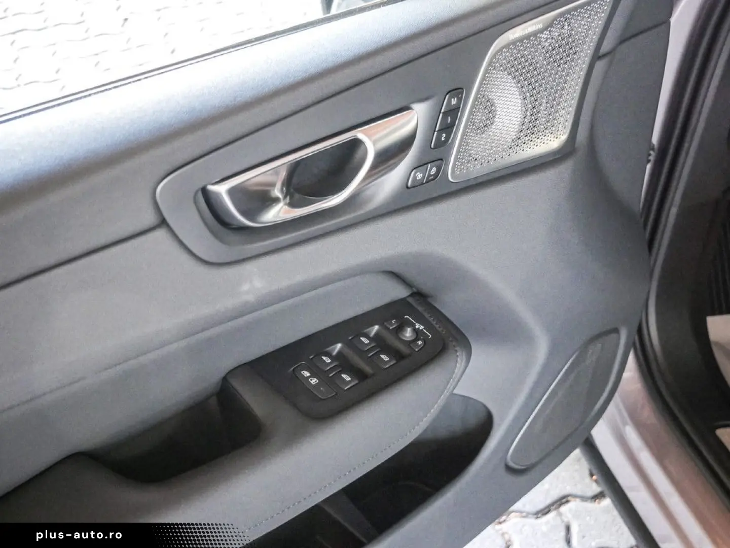 VOLVO XC60 T8 Ultra Dark Recharge Plug-In Hybrid