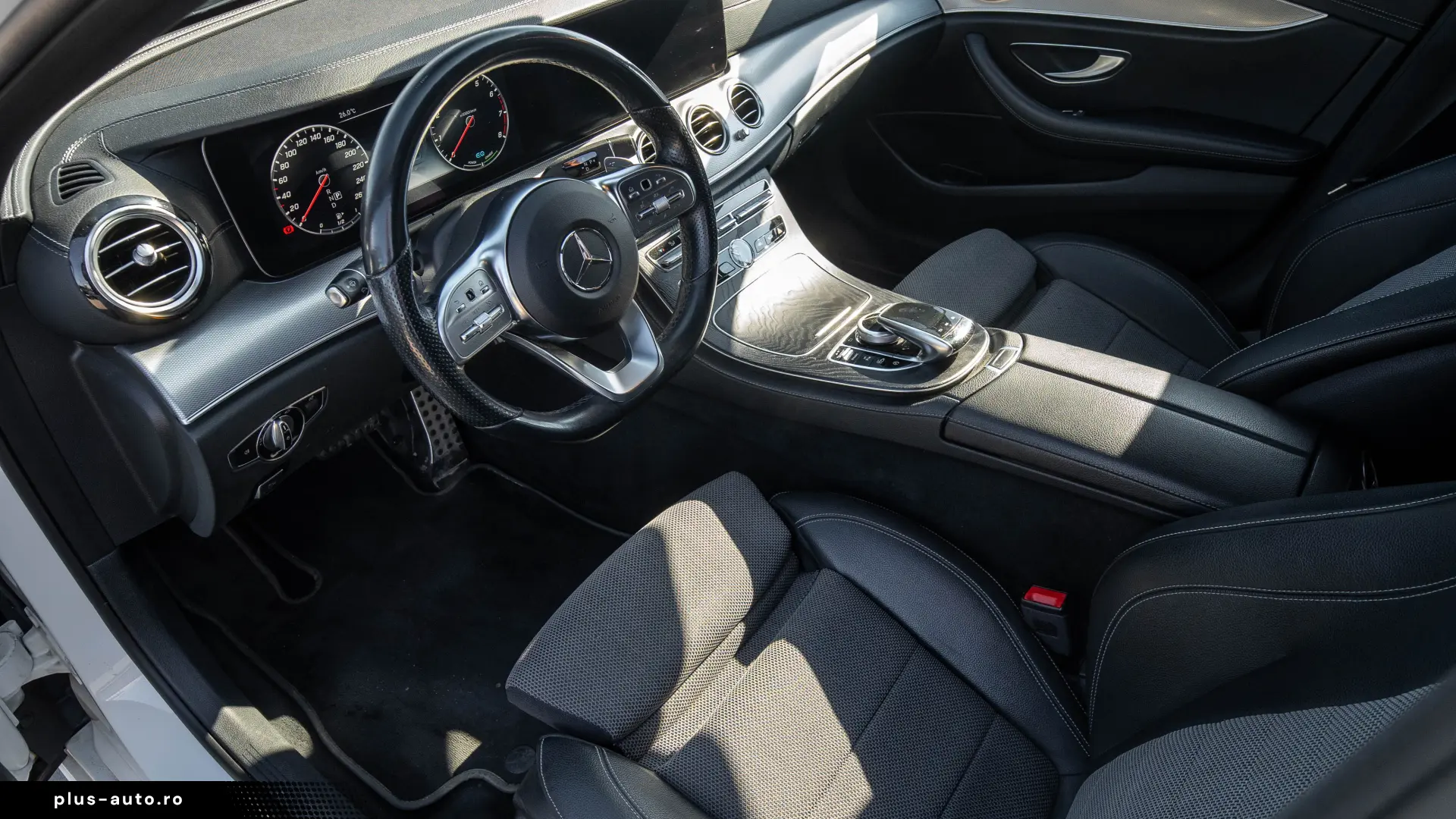 Mercedes-Benz E 200 AMG LINE