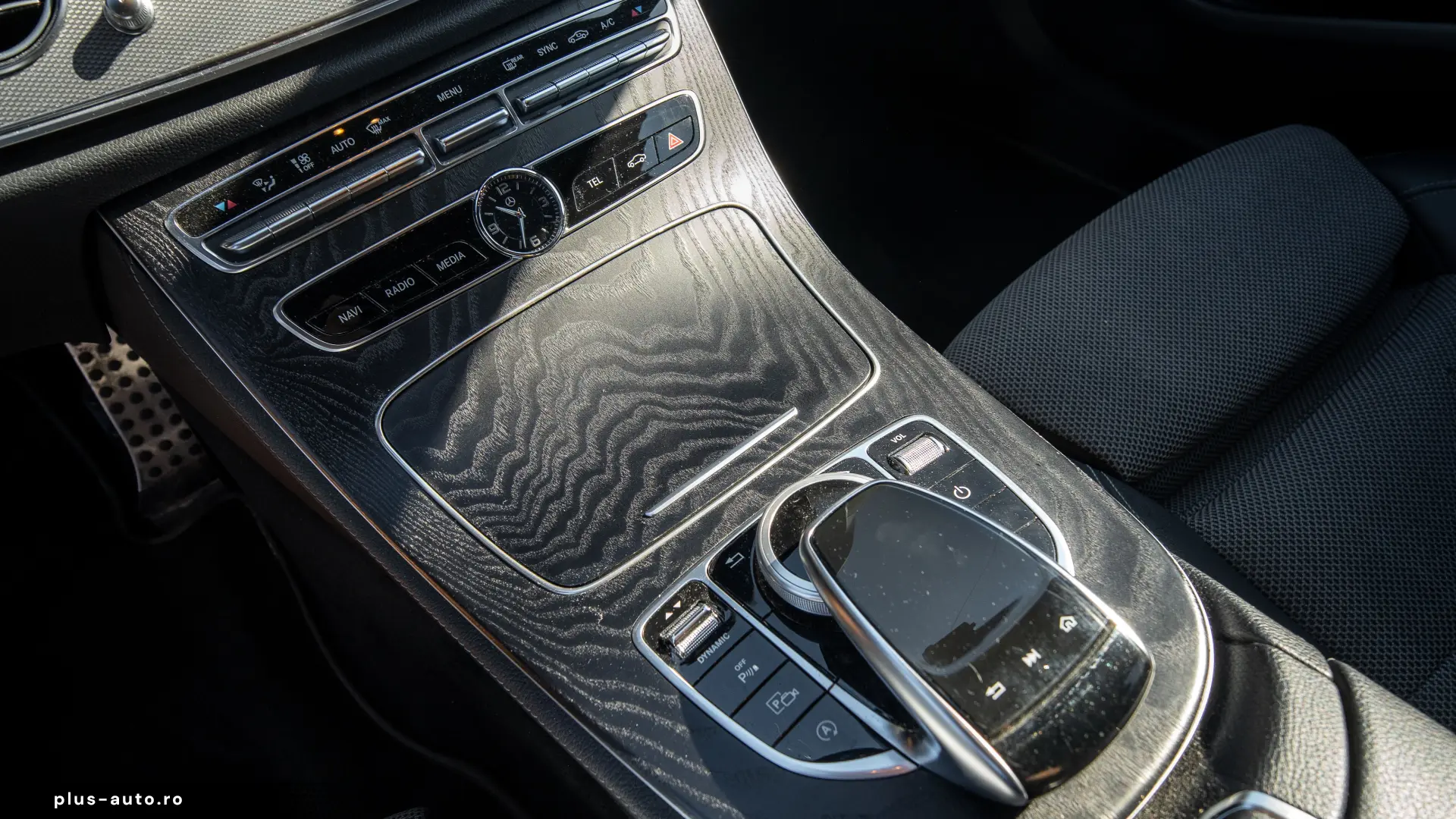 Mercedes-Benz E 200 AMG LINE