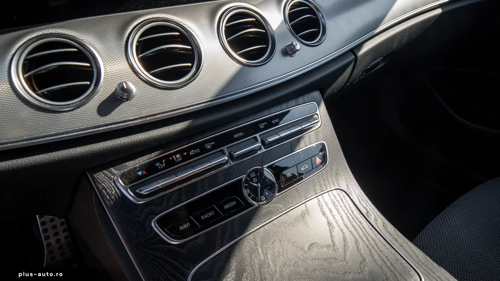 Mercedes-Benz E 200 AMG LINE