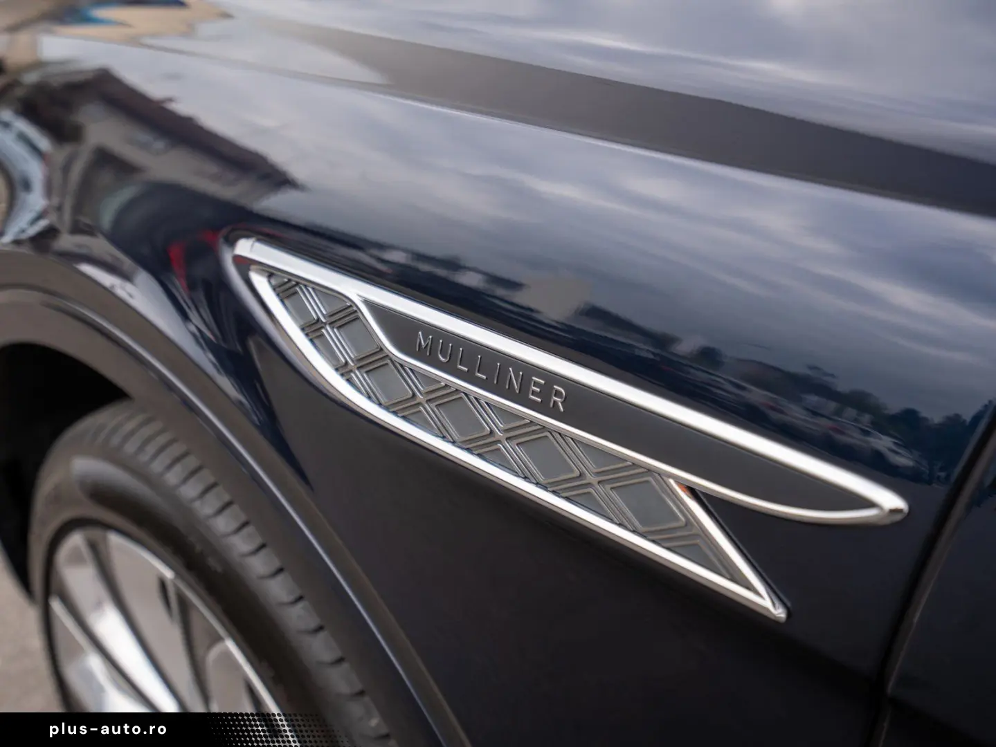 BENTLEY Bentayga EWB Mulliner V8
