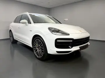 PORSCHE Cayenne Turbo S E-Hybrid INNO NACHTSICHT SITZKLI