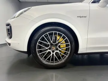 PORSCHE Cayenne Turbo S E-Hybrid INNO NACHTSICHT SITZKLI
