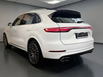PORSCHE Cayenne Turbo S E-Hybrid INNO NACHTSICHT SITZKLI