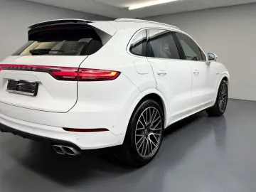 PORSCHE Cayenne Turbo S E-Hybrid INNO NACHTSICHT SITZKLI