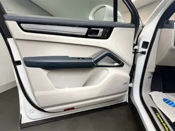 PORSCHE Cayenne Turbo S E-Hybrid INNO NACHTSICHT SITZKLI