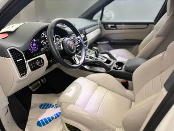 PORSCHE Cayenne Turbo S E-Hybrid INNO NACHTSICHT SITZKLI