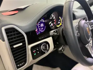 PORSCHE Cayenne Turbo S E-Hybrid INNO NACHTSICHT SITZKLI