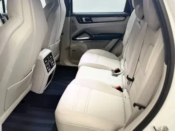 PORSCHE Cayenne Turbo S E-Hybrid INNO NACHTSICHT SITZKLI