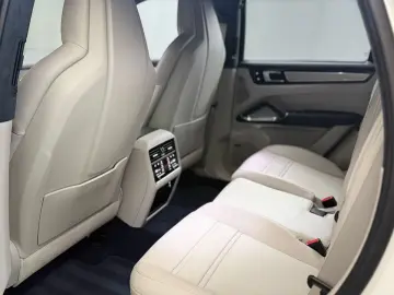 PORSCHE Cayenne Turbo S E-Hybrid INNO NACHTSICHT SITZKLI