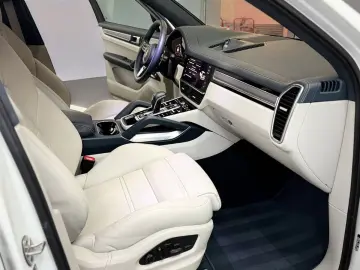 PORSCHE Cayenne Turbo S E-Hybrid INNO NACHTSICHT SITZKLI