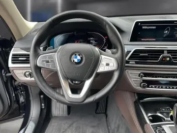 BMW 740 d xDrive Leder Navi HUD StHz Klima Laserlich