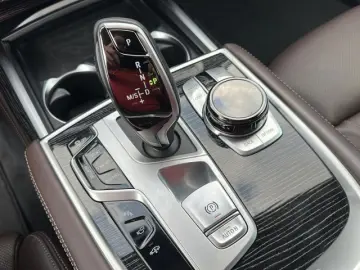 BMW 740 d xDrive Leder Navi HUD StHz Klima Laserlich
