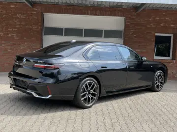 BMW 740 xDrive M-Paket Pano B&W SoftClose