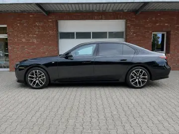 BMW 740 xDrive M-Paket Pano B&W SoftClose