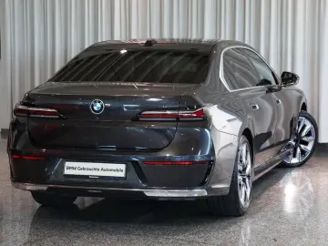 BMW 740d xDrive Design Pure Excellence DrivAssProf 3