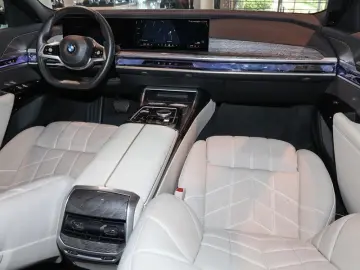 BMW 740d xDrive Design Pure Excellence DrivAssProf 3