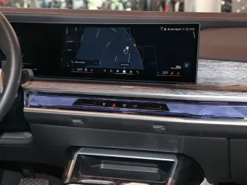 BMW 740d xDrive Design Pure Excellence DrivAssProf 3
