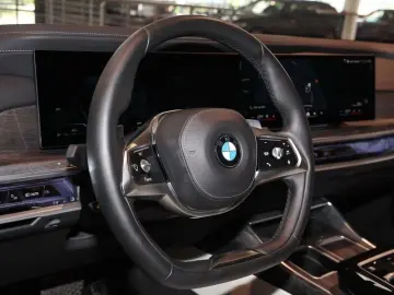 BMW 740d xDrive Design Pure Excellence DrivAssProf 3