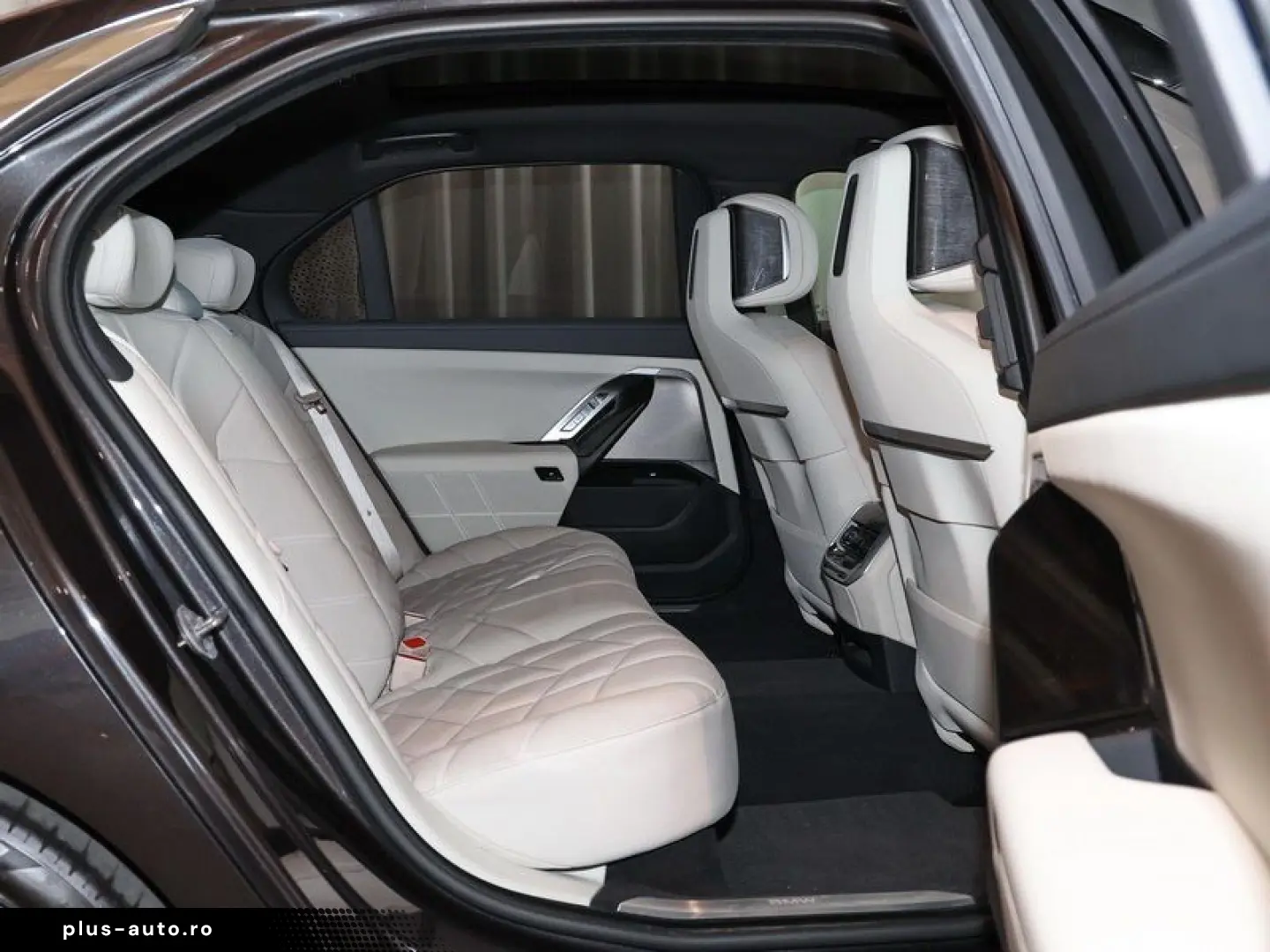 BMW 740d xDrive Design Pure Excellence DrivAssProf 3