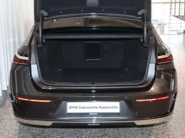 BMW 740d xDrive Design Pure Excellence DrivAssProf 3