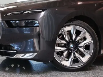 BMW 740d xDrive Design Pure Excellence DrivAssProf 3