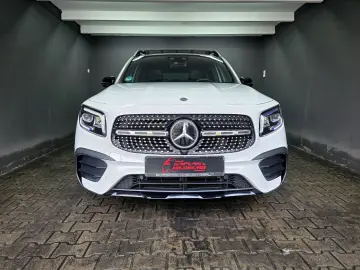 MERCEDES-BENZ GLB 200 4MATIC  AMG LINE  PANO  DISTRO…