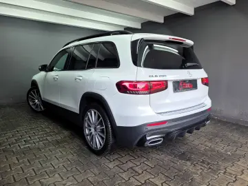 MERCEDES-BENZ GLB 200 4MATIC  AMG LINE  PANO  DISTRO…